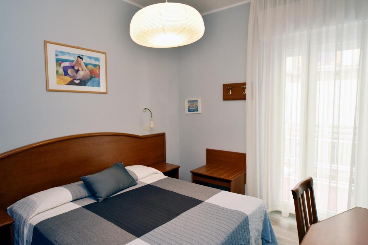 Hotel Mirabella Риччоне Экстерьер фото