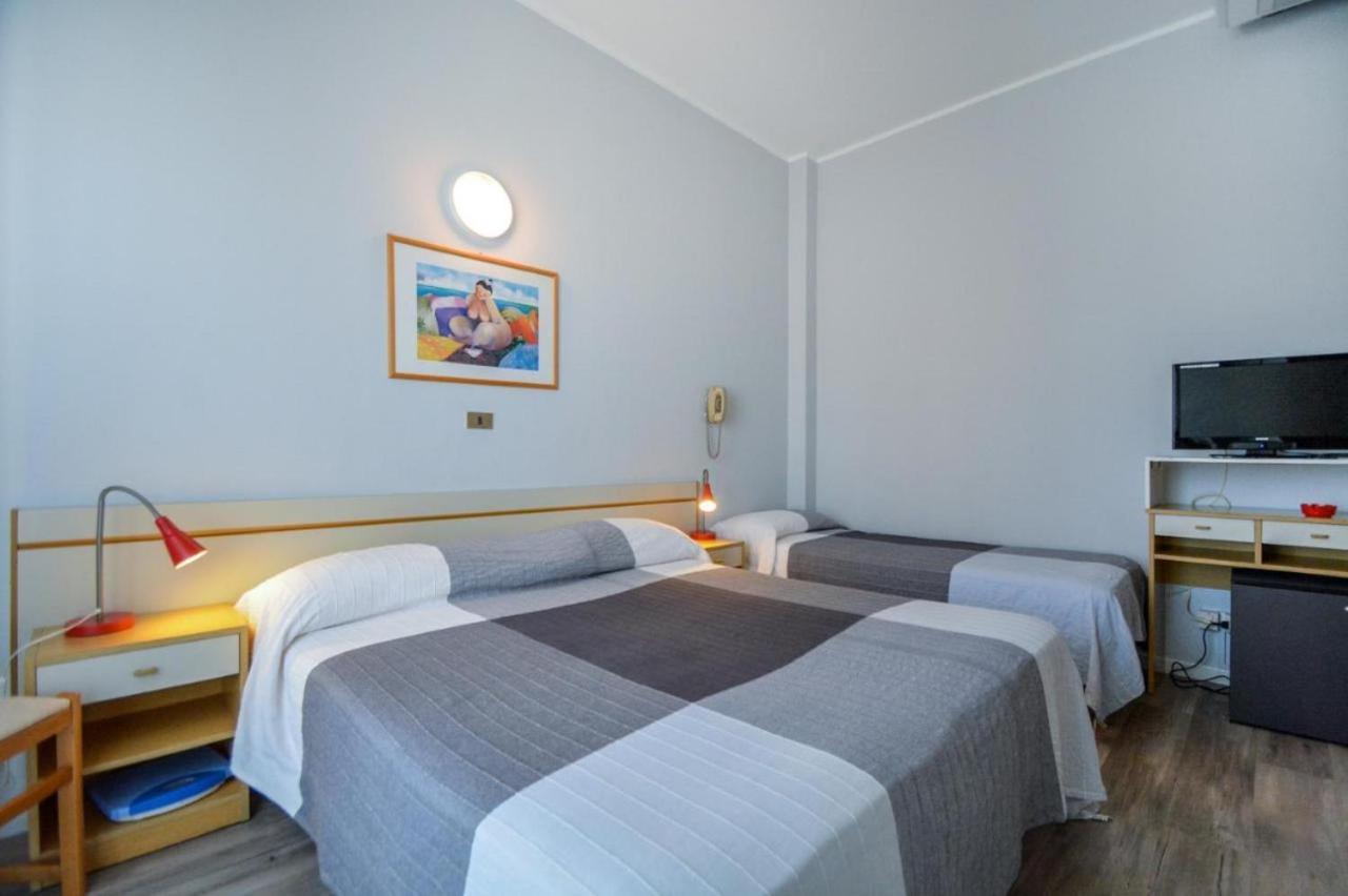Hotel Mirabella Риччоне Экстерьер фото
