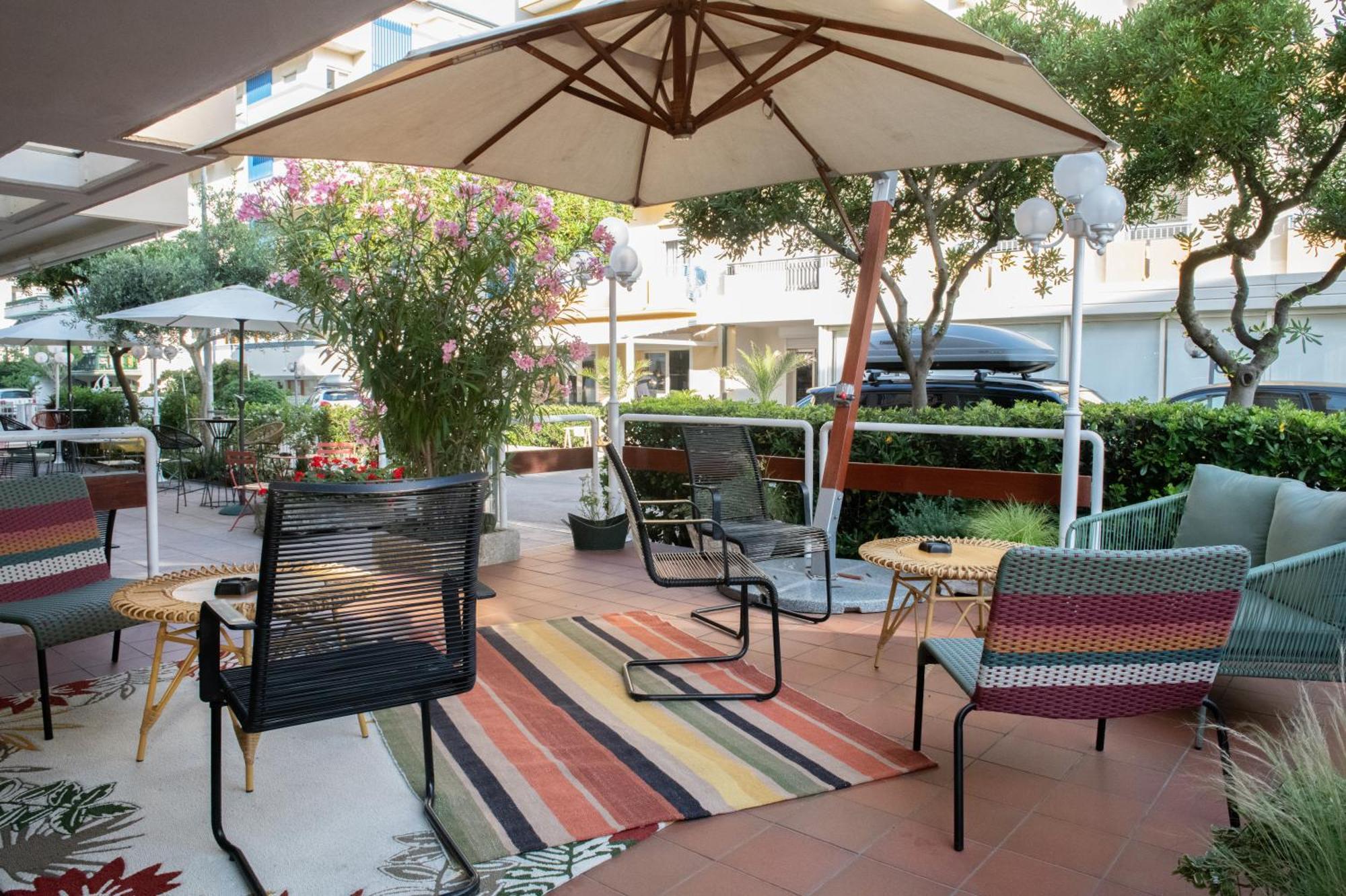 Hotel Mirabella Риччоне Экстерьер фото