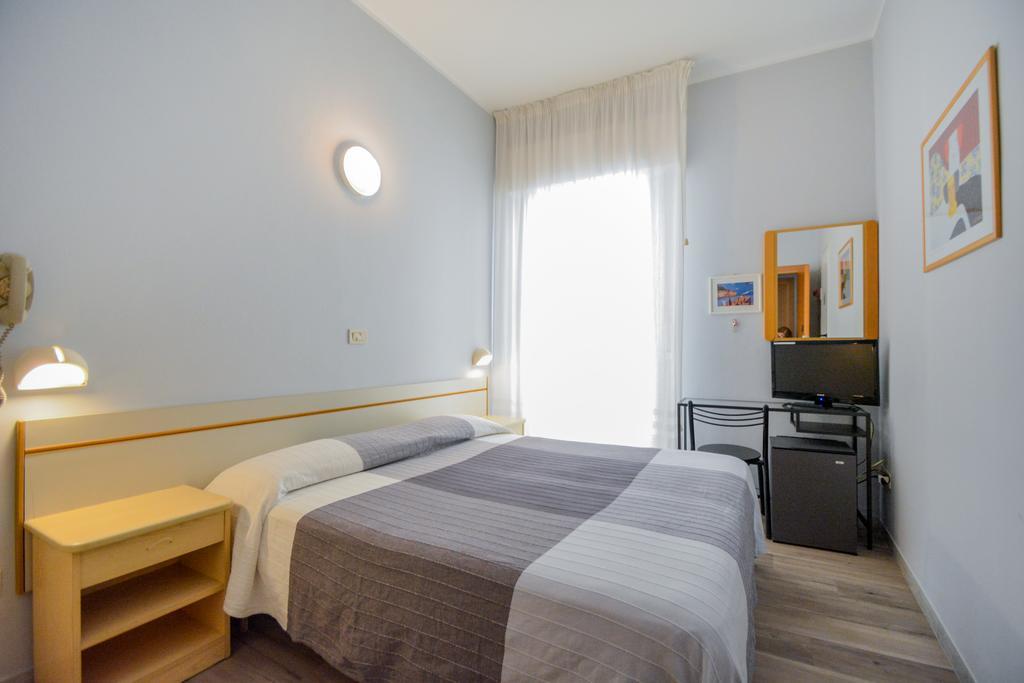 Hotel Mirabella Риччоне Экстерьер фото