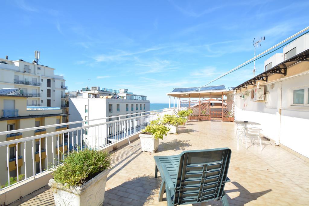 Hotel Mirabella Риччоне Экстерьер фото