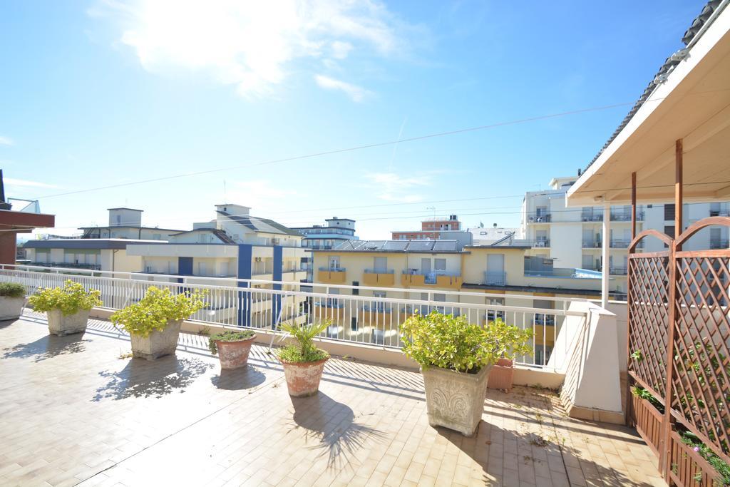Hotel Mirabella Риччоне Экстерьер фото