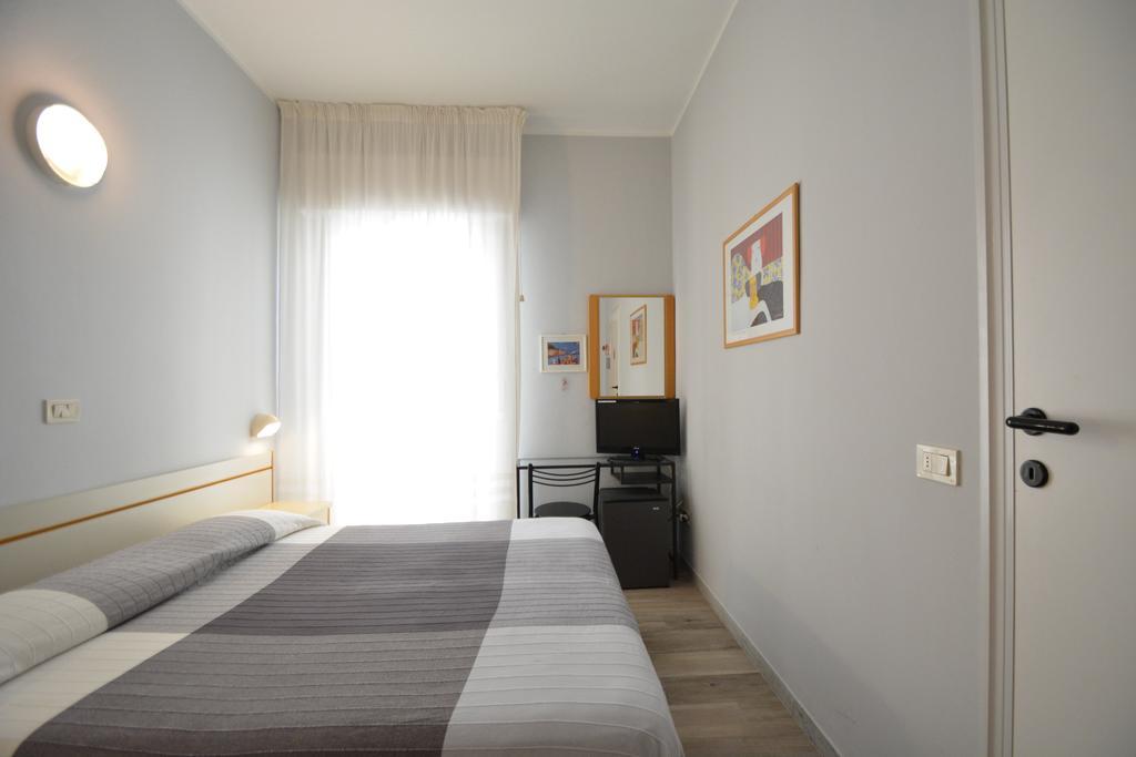 Hotel Mirabella Риччоне Экстерьер фото